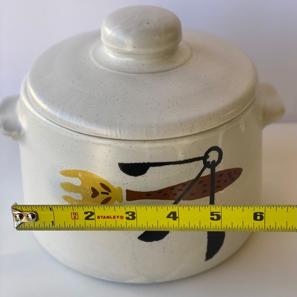 Mid-Century 1960s West Bend Bean Pot With Fork and Measuring Spoon Pattern - Picture 12 of 12